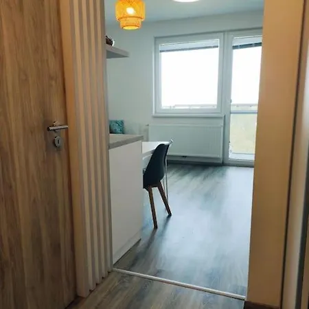 Airport For Two, Free Parking, Airport View Apartment *