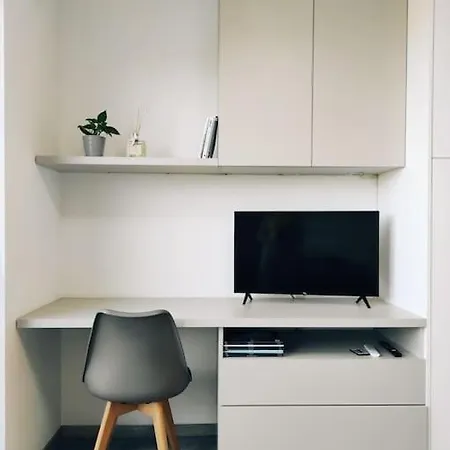 Airport For Two, Free Parking, Airport View * 브라티슬라바