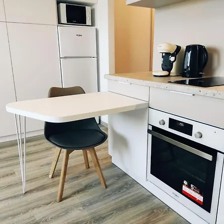 아파트 Airport For Two, Free Parking, Airport View 브라티슬라바