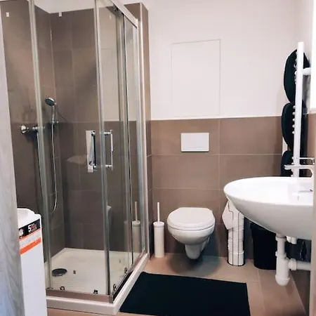 아파트 Airport For Two, Free Parking, Airport View