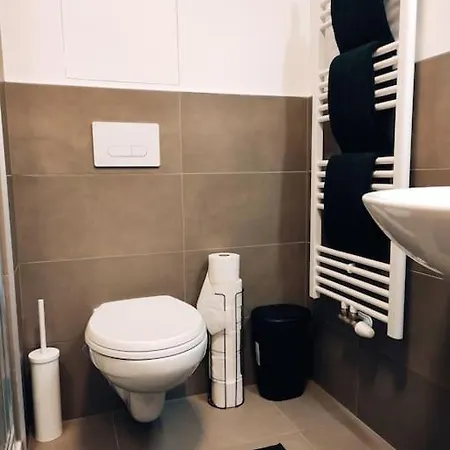 Airport For Two, Free Parking, Airport View 아파트